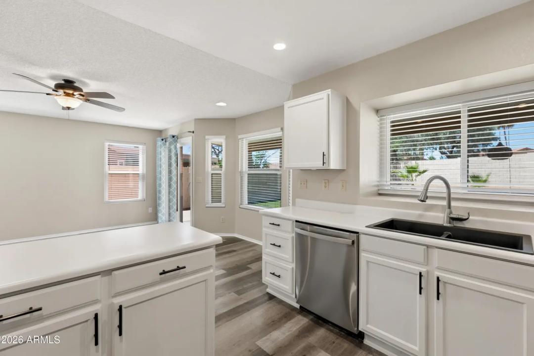 Real Estate Picture 4