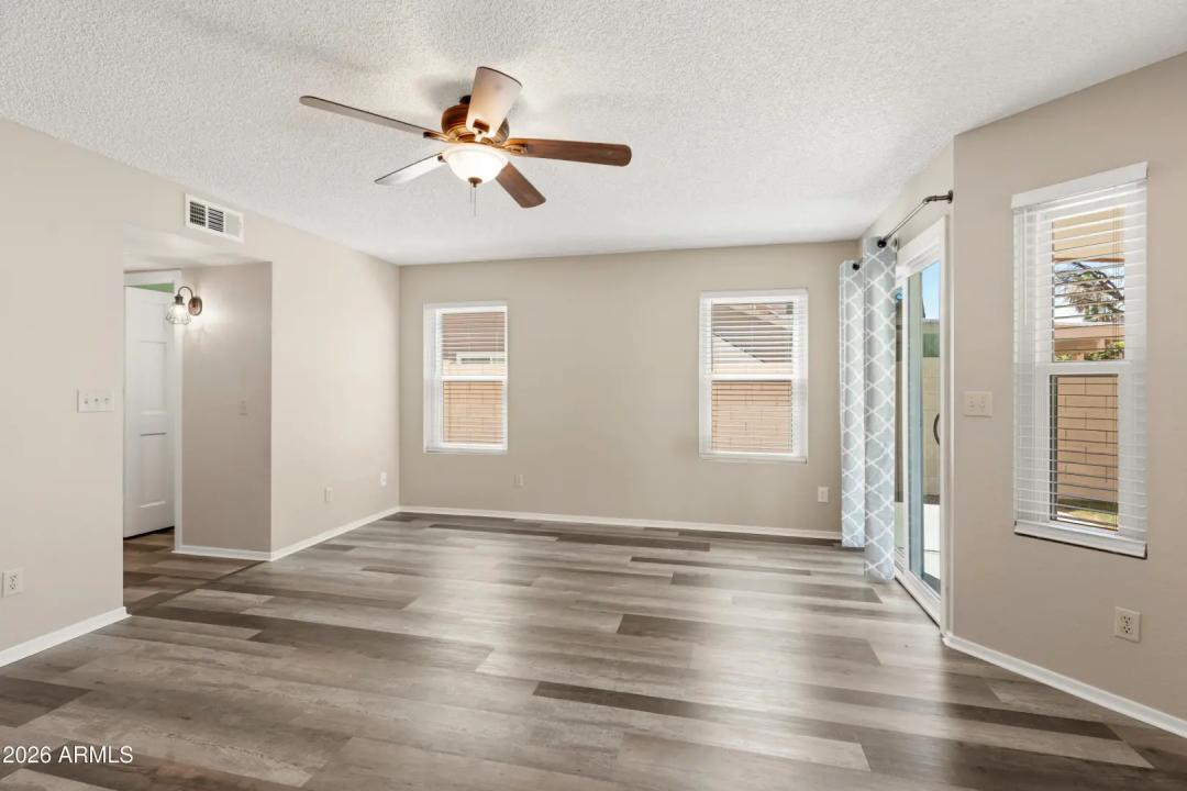 Real Estate Picture 9