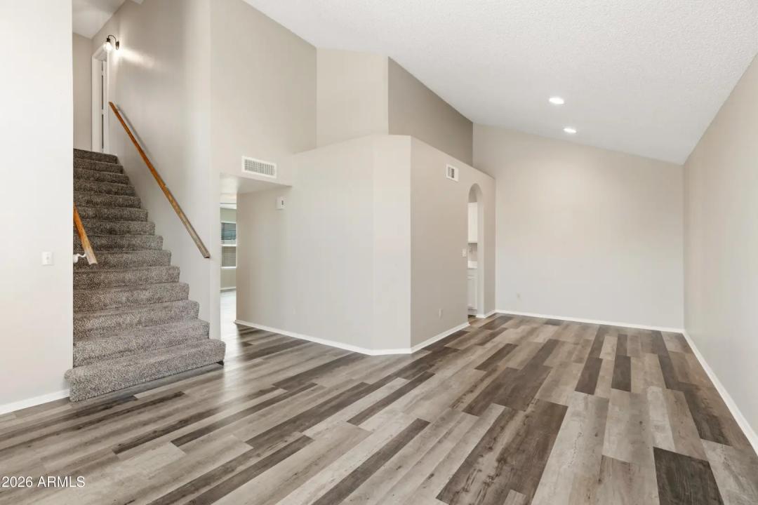Real Estate Picture 3