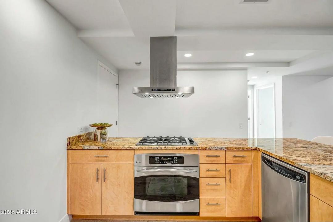 Real Estate Picture 14
