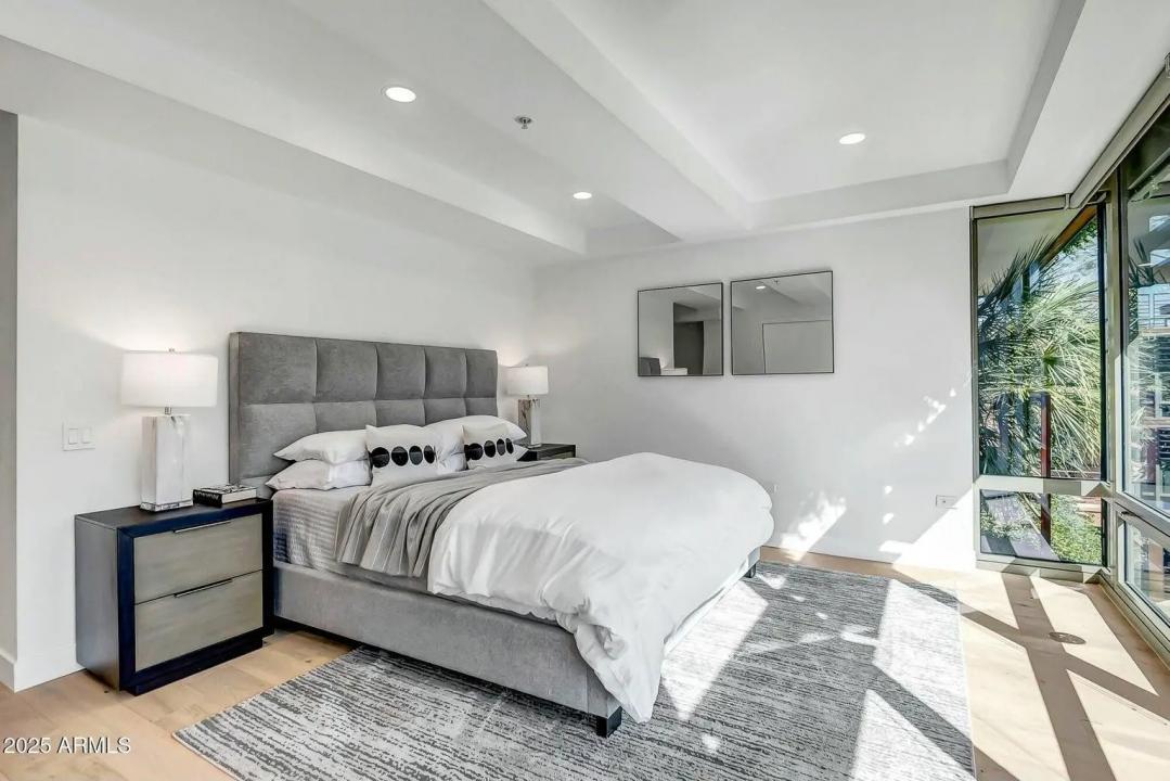 Real Estate Picture 16