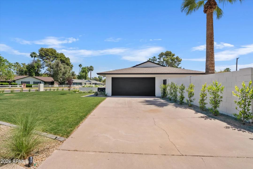 Real Estate Picture 3