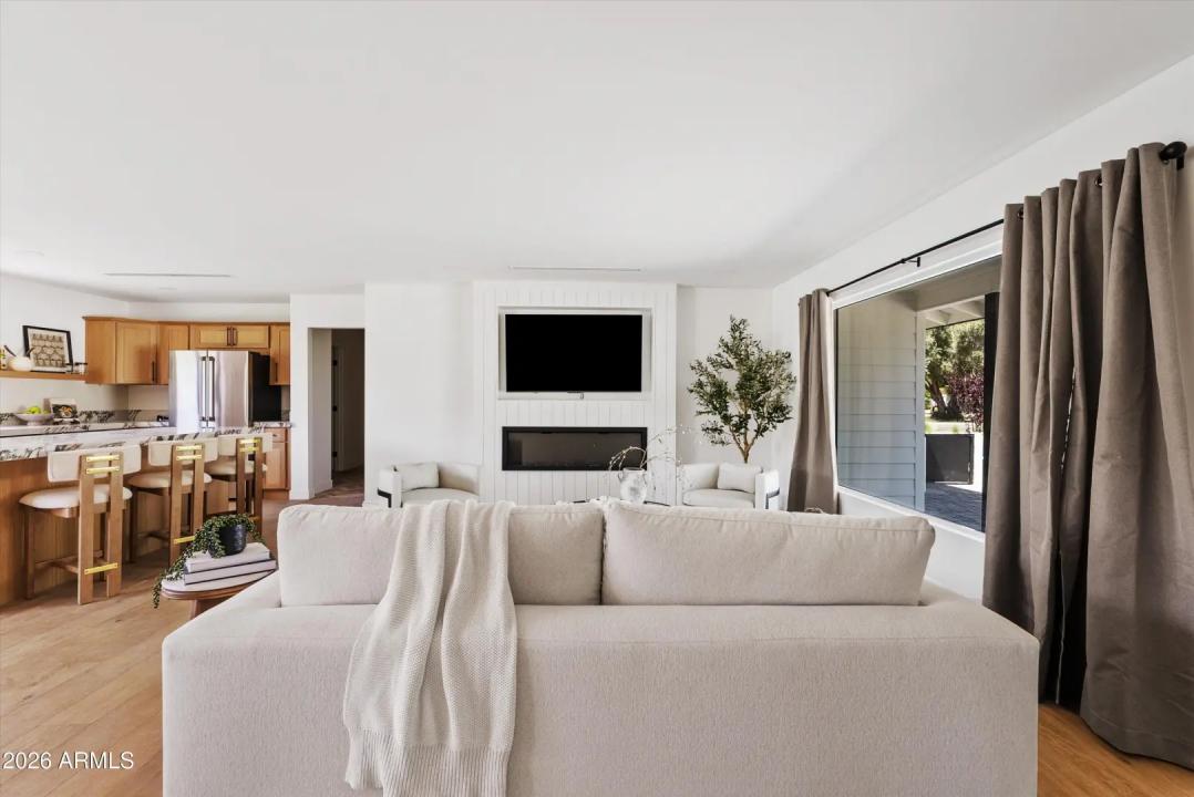 Real Estate Picture 4