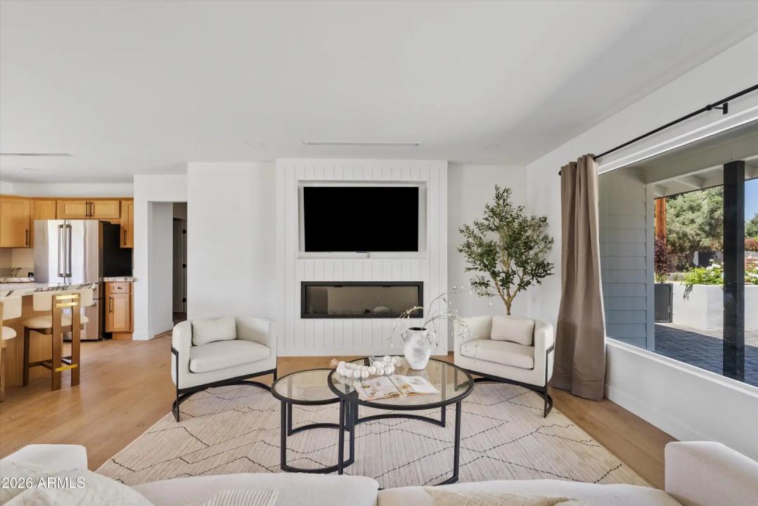 Real Estate Picture 5
