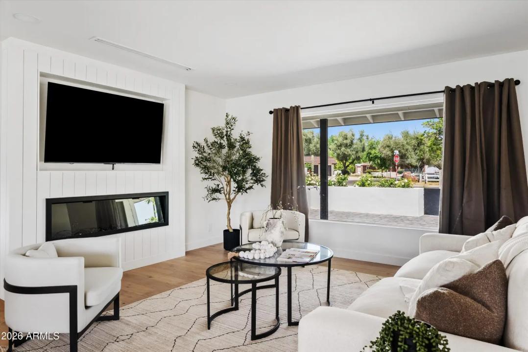 Real Estate Picture 6