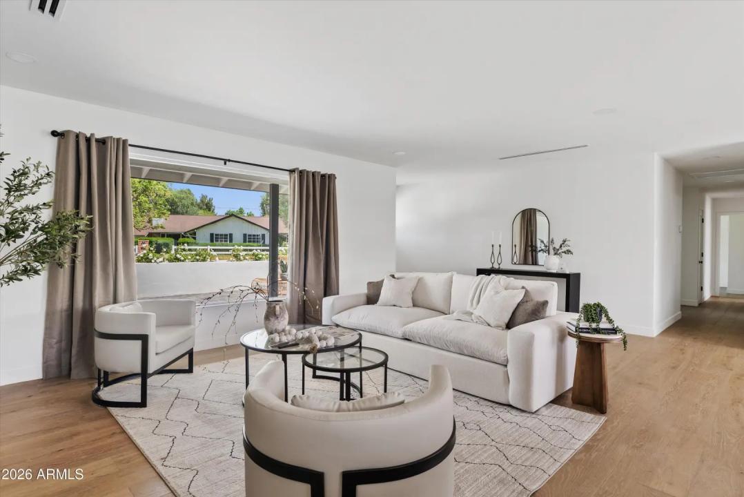 Real Estate Picture 7