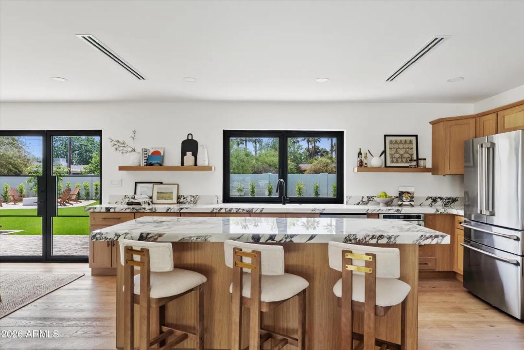 Real Estate Picture 8