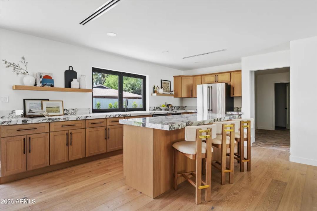 Real Estate Picture 9