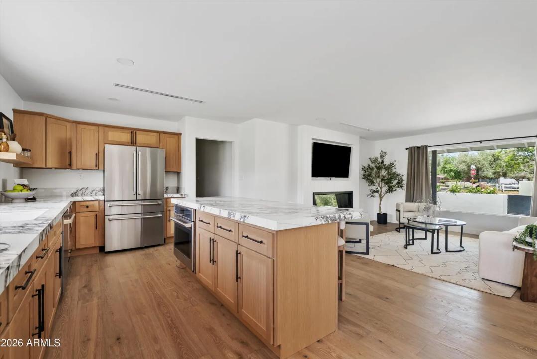Real Estate Picture 11