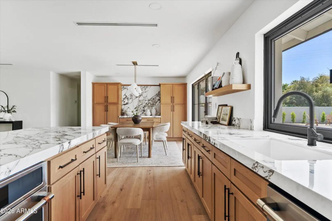 Real Estate Picture 14