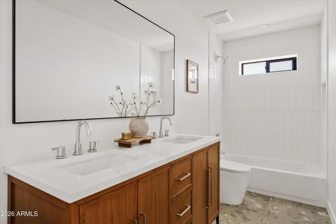 Real Estate Picture 19