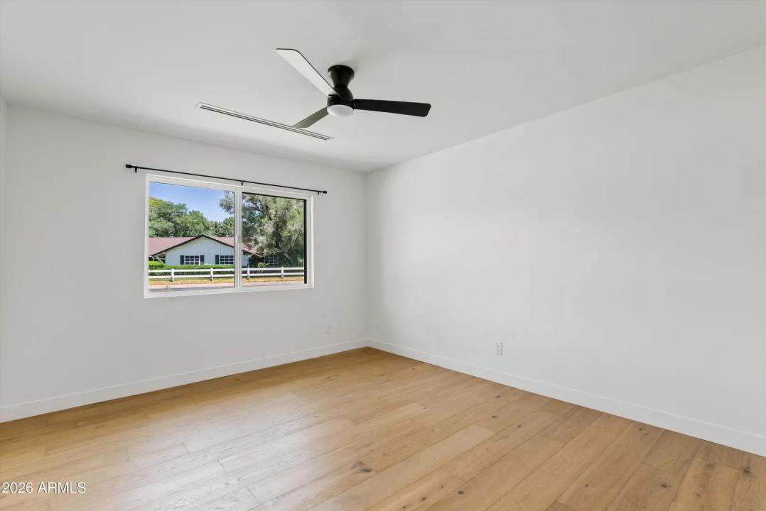 Real Estate Picture 22