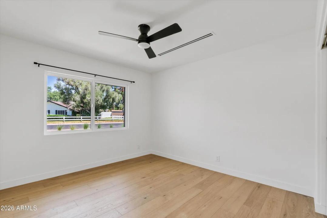 Real Estate Picture 24
