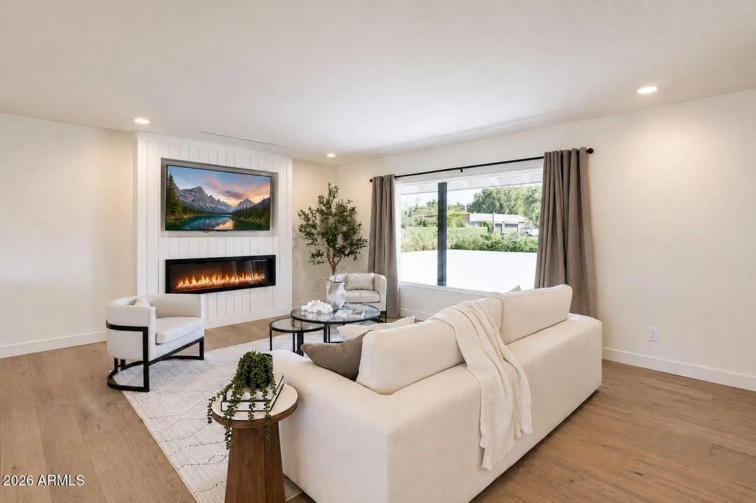Real Estate Picture 7