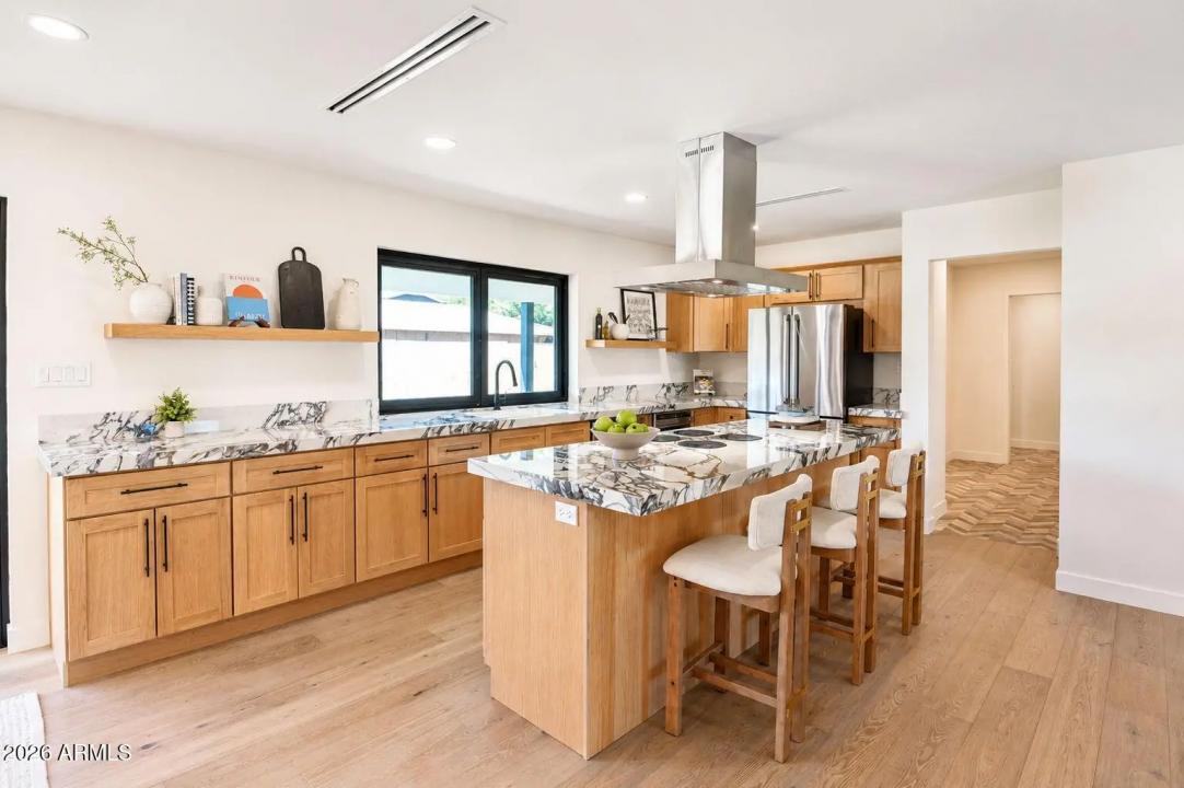 Real Estate Picture 9
