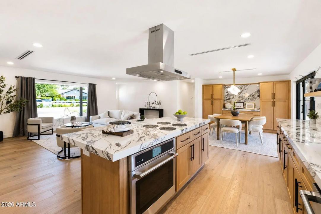 Real Estate Picture 11