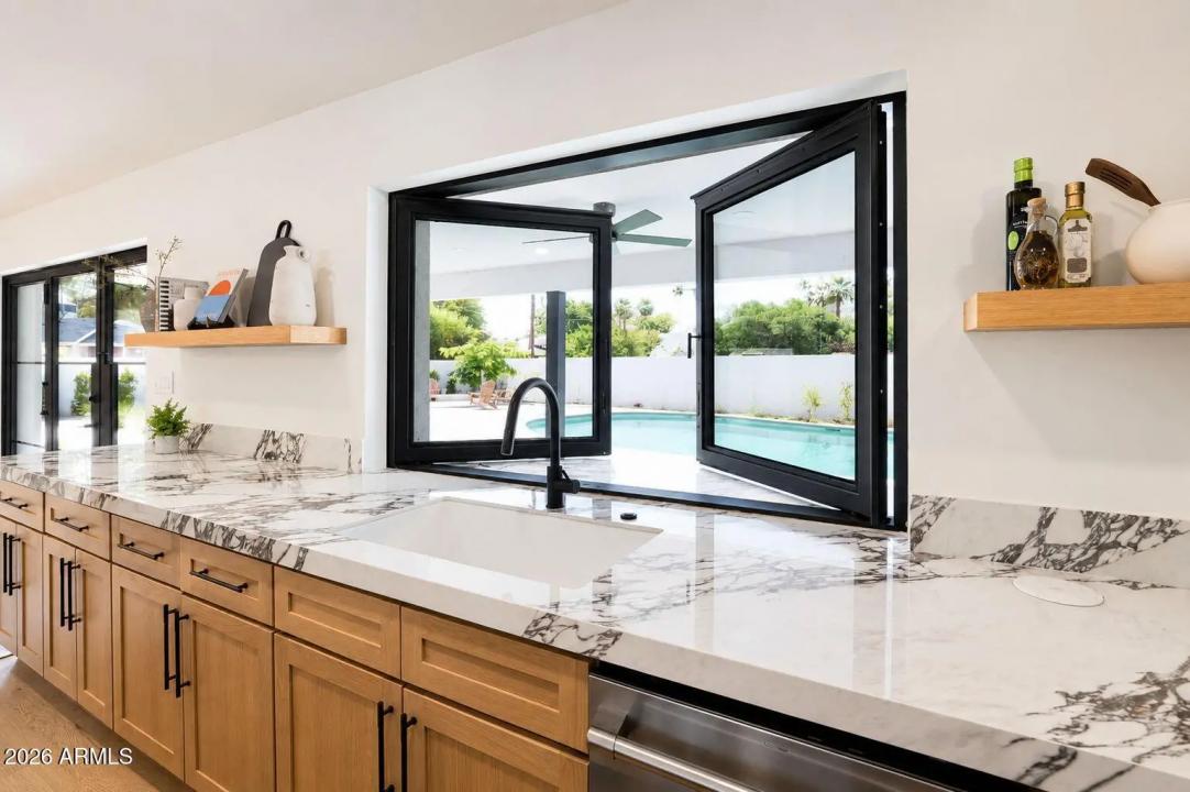 Real Estate Picture 12