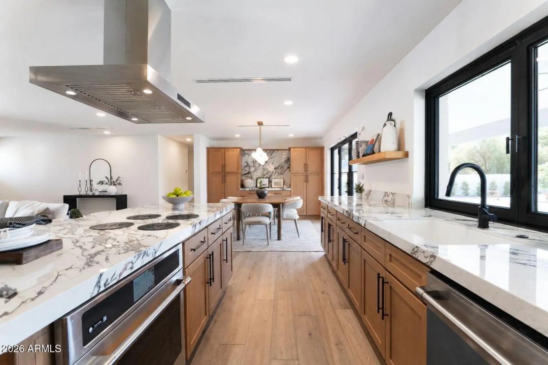 Real Estate Picture 14