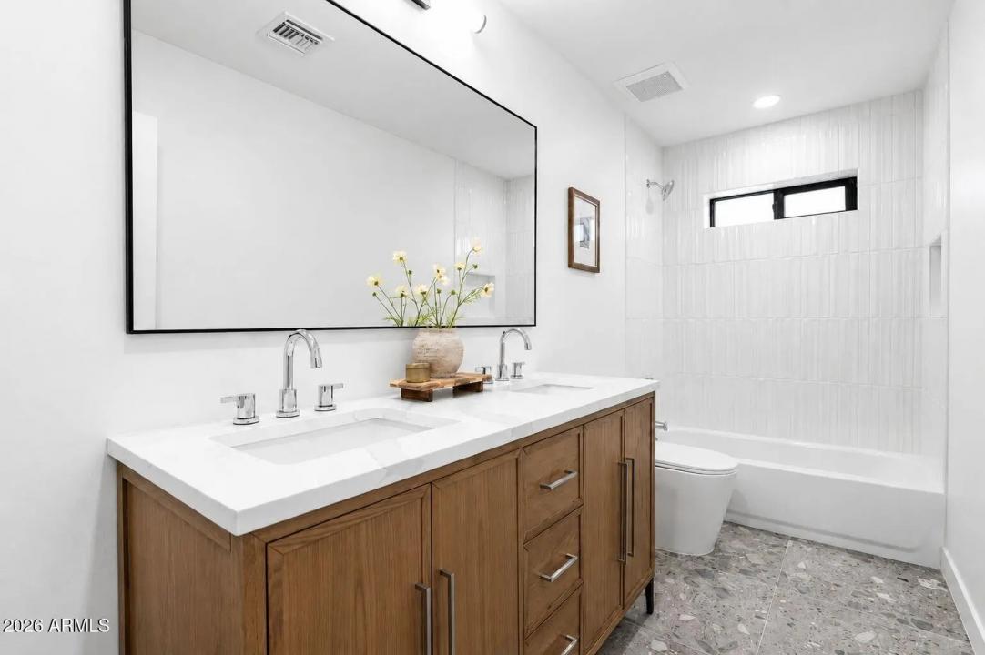 Real Estate Picture 18