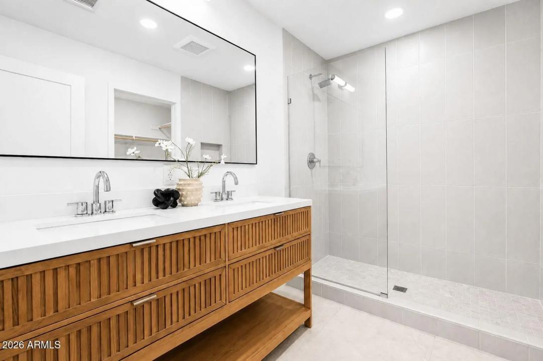 Real Estate Picture 24