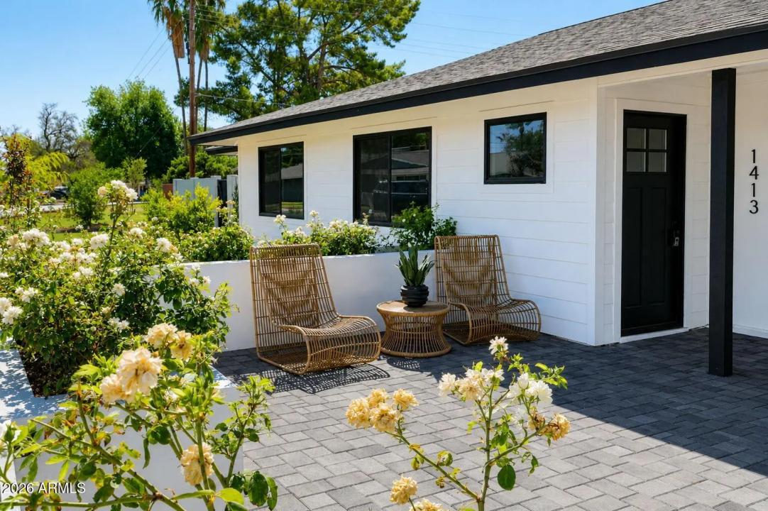 Real Estate Picture 4
