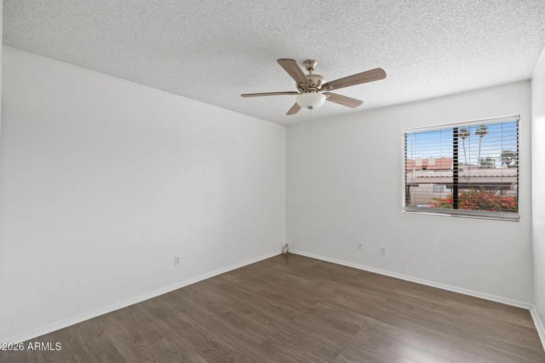 Real Estate Picture 14