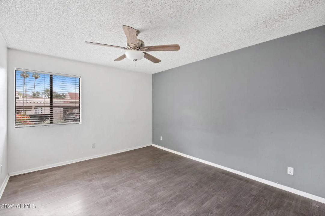 Real Estate Picture 11