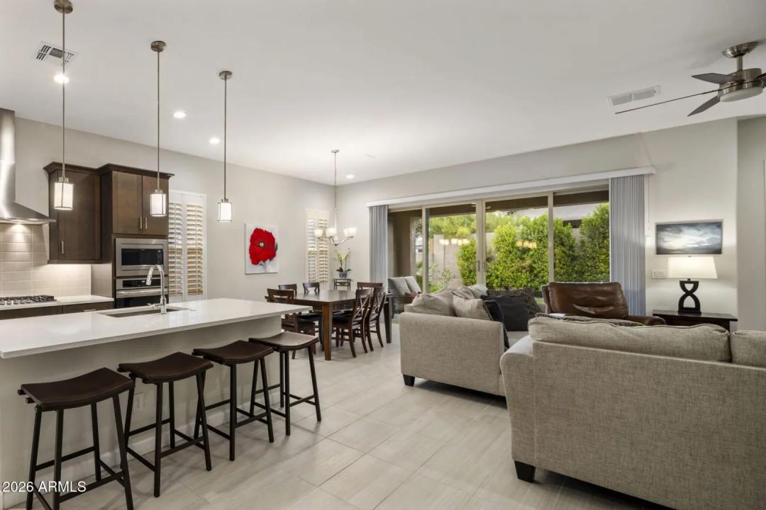Real Estate Picture 4