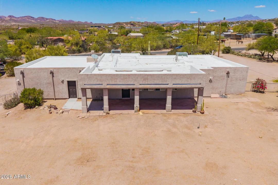 Real Estate Picture 3