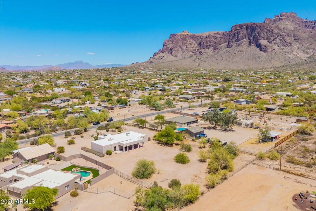 Real Estate Picture 5