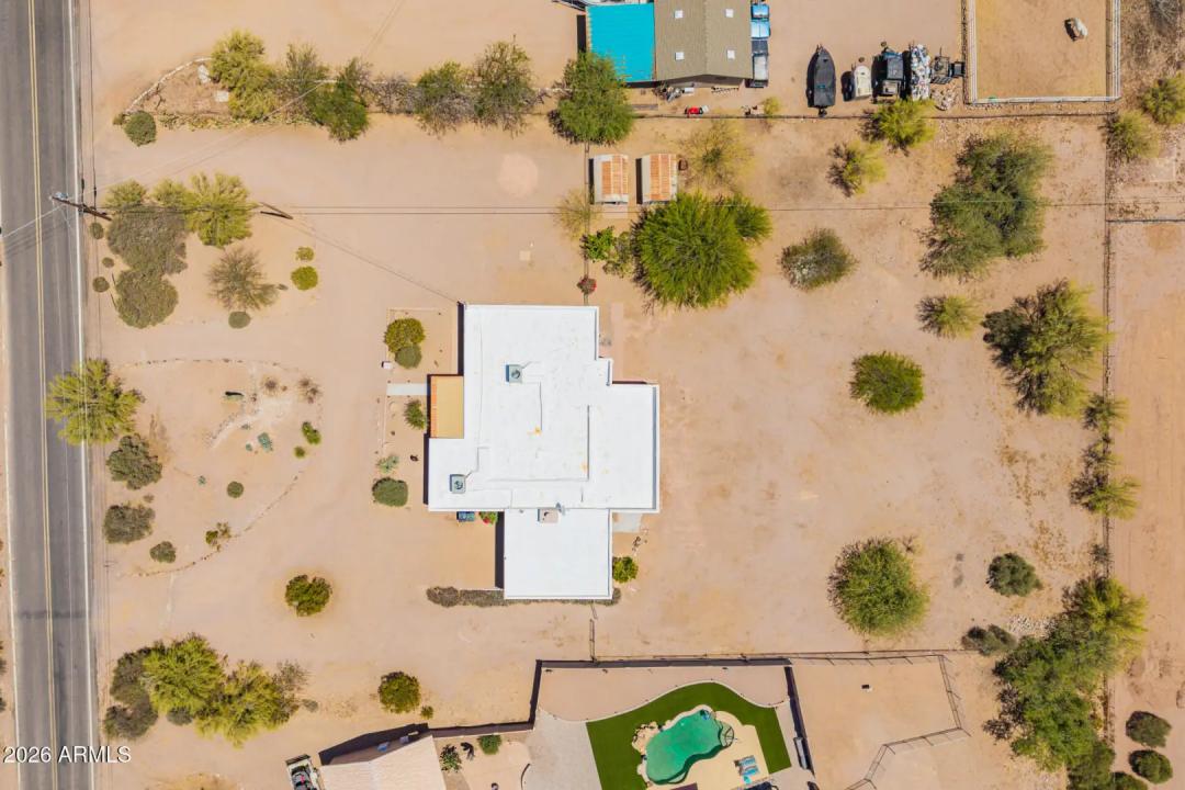 Real Estate Picture 4