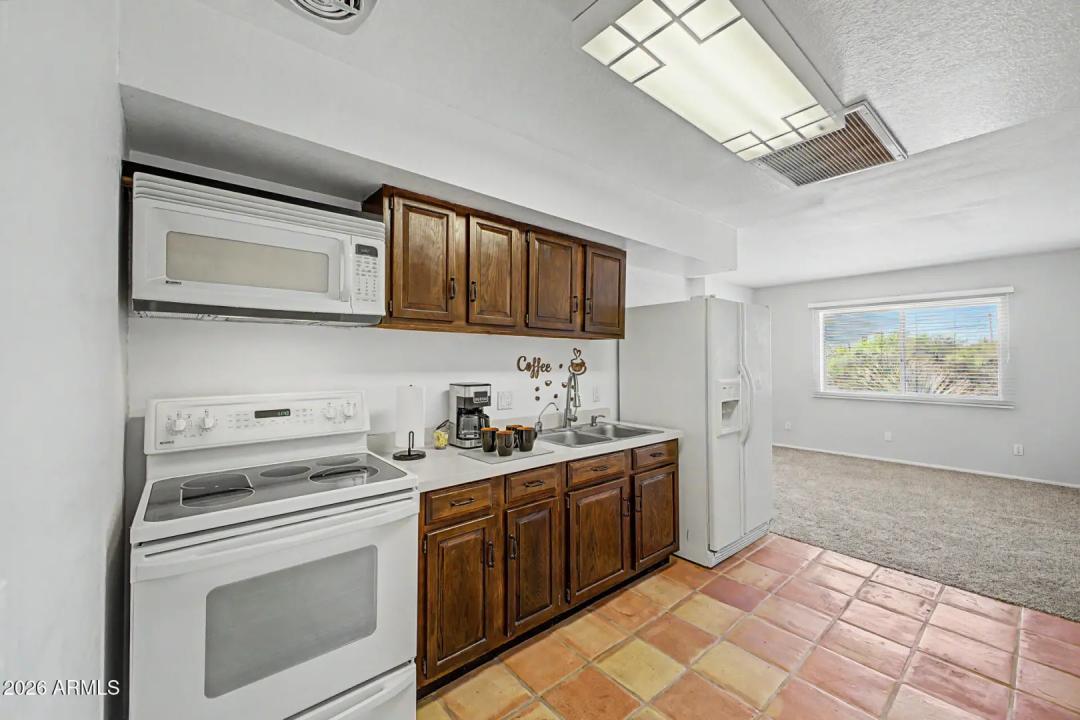 Real Estate Picture 18