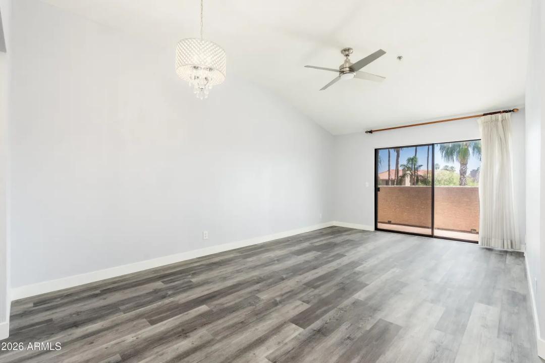 Real Estate Picture 4