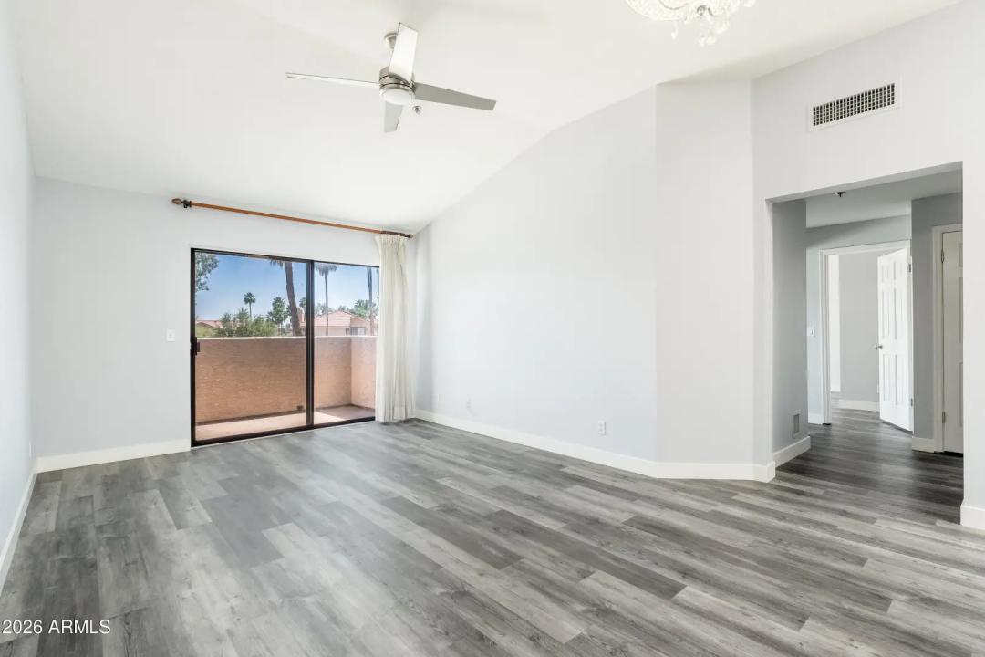 Real Estate Picture 5