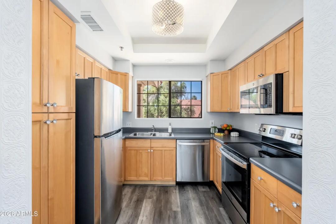 Real Estate Picture 7