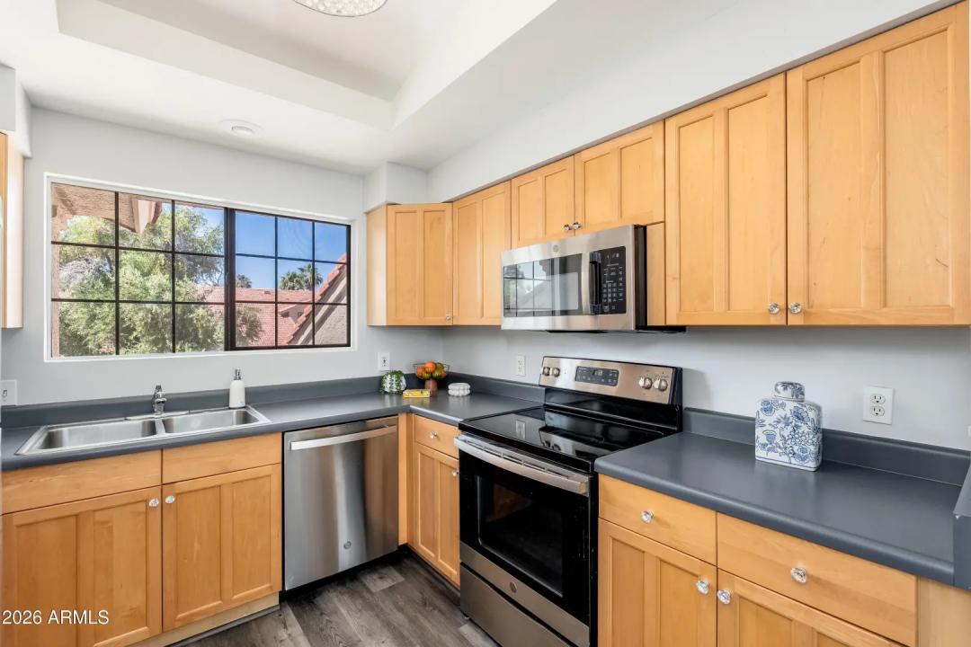Real Estate Picture 8