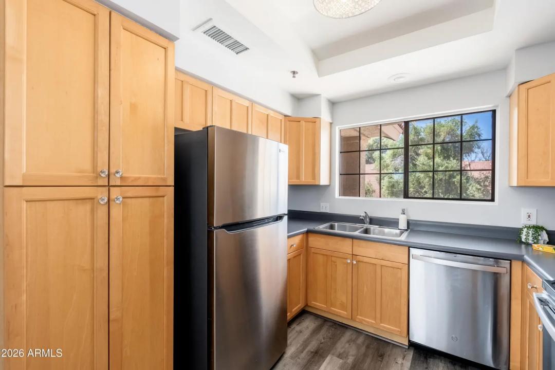 Real Estate Picture 9