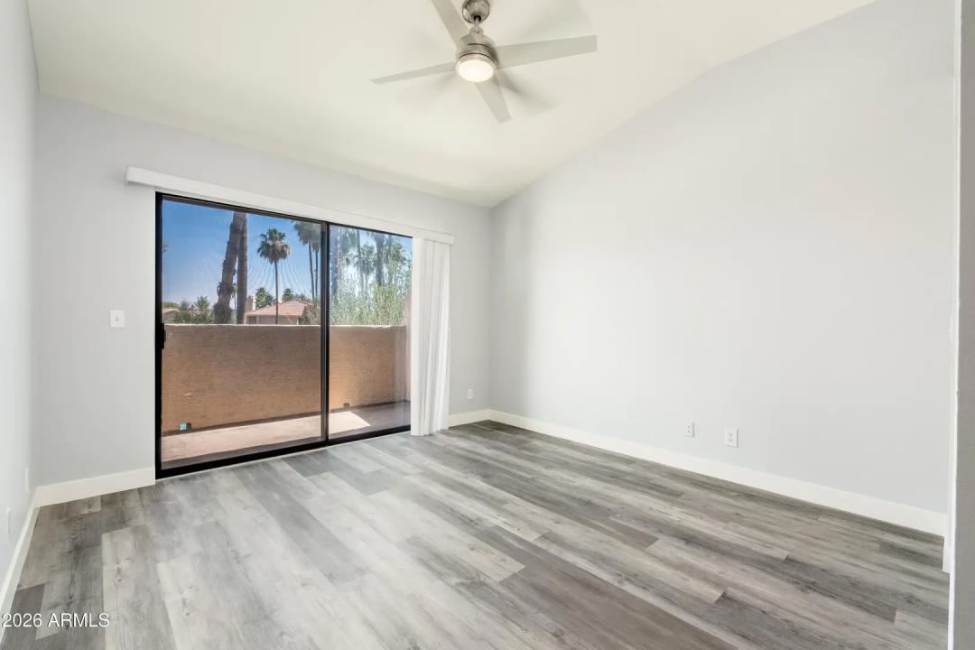 Real Estate Picture 14