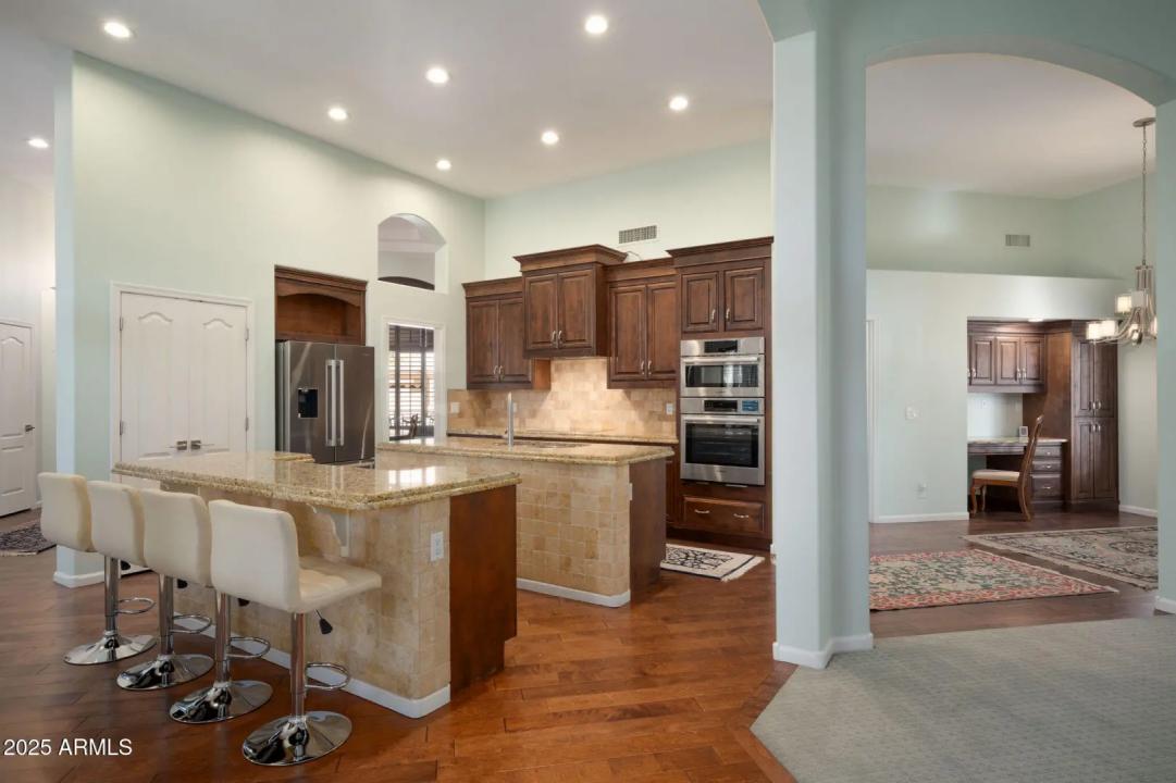 Real Estate Picture 4