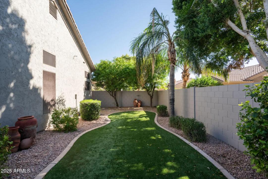 Real Estate Picture 23