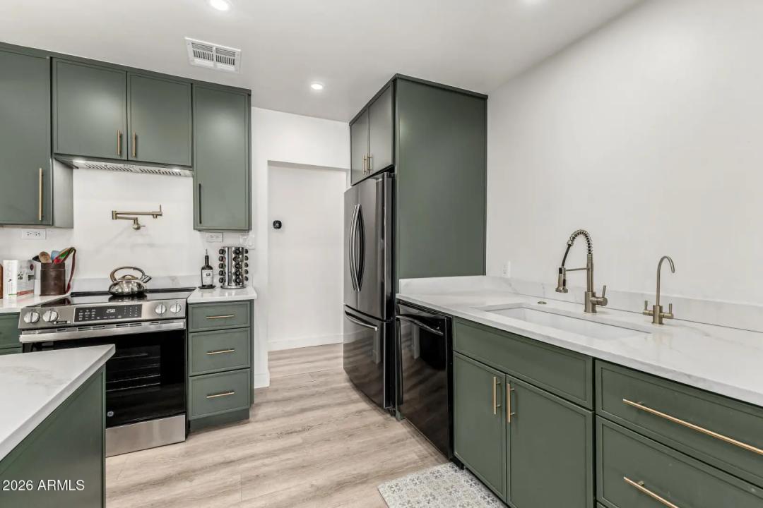 Real Estate Picture 9