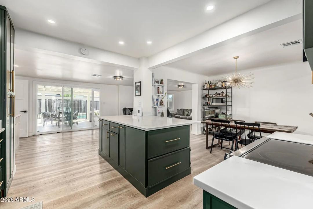 Real Estate Picture 10