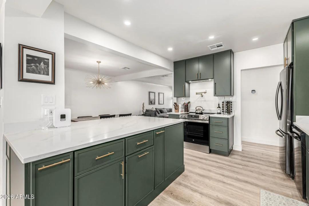 Real Estate Picture 11