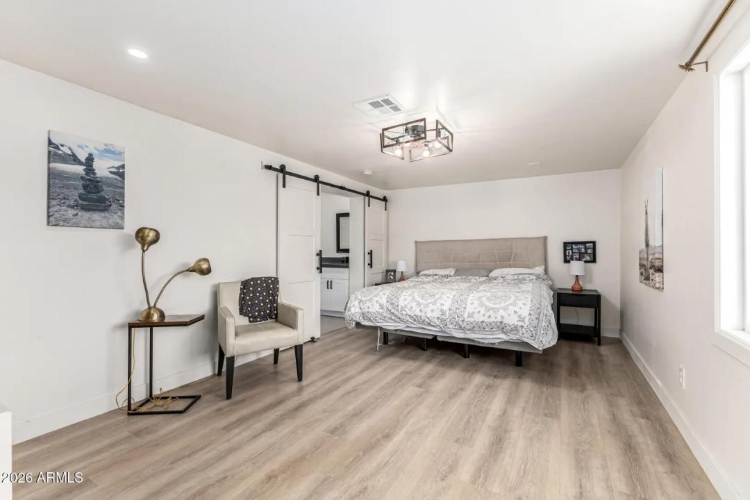 Real Estate Picture 12