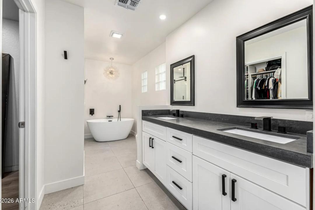 Real Estate Picture 14