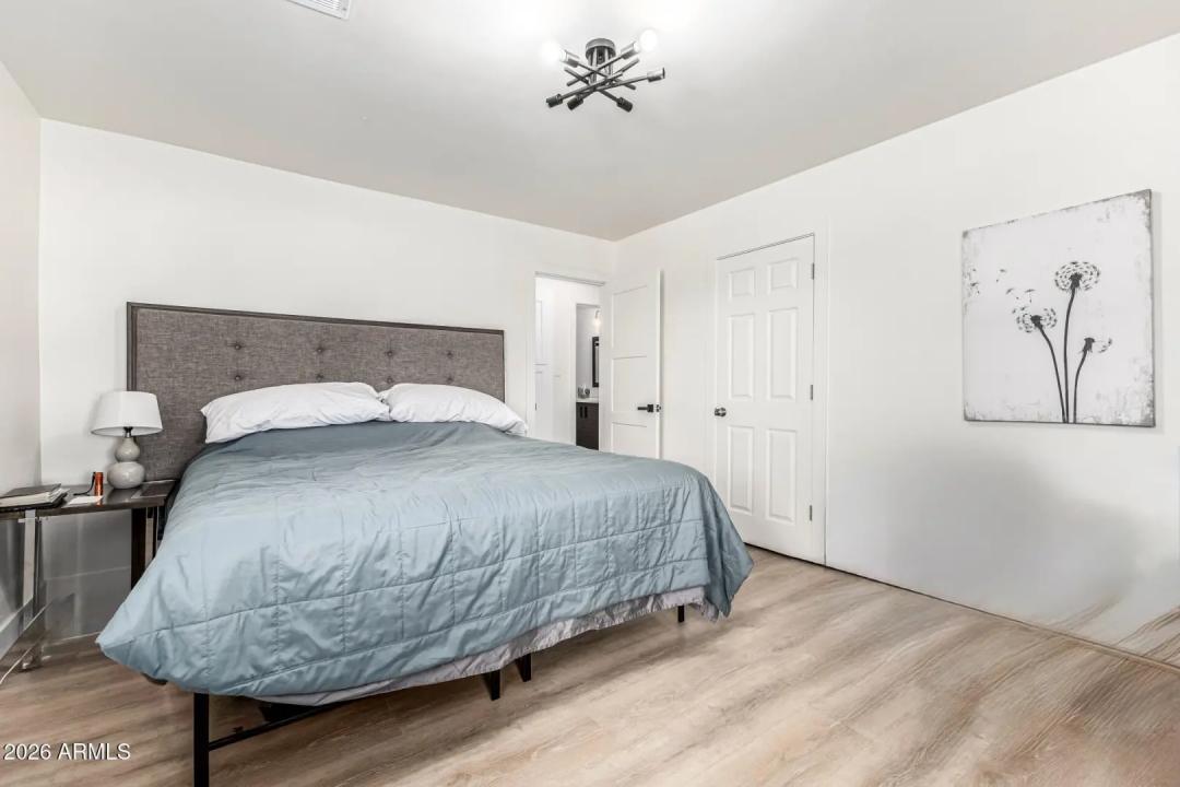 Real Estate Picture 16