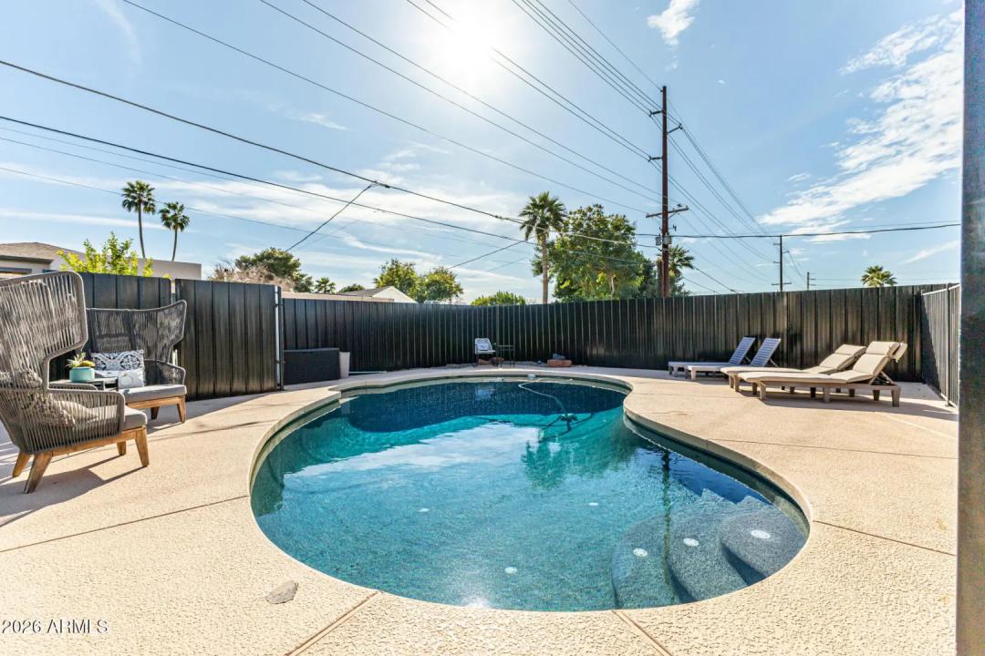 Real Estate Picture 23