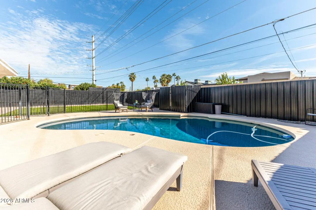 Real Estate Picture 24