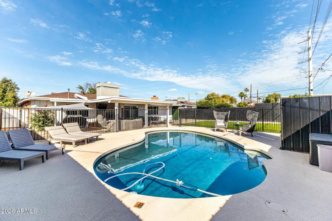 Real Estate Picture 25
