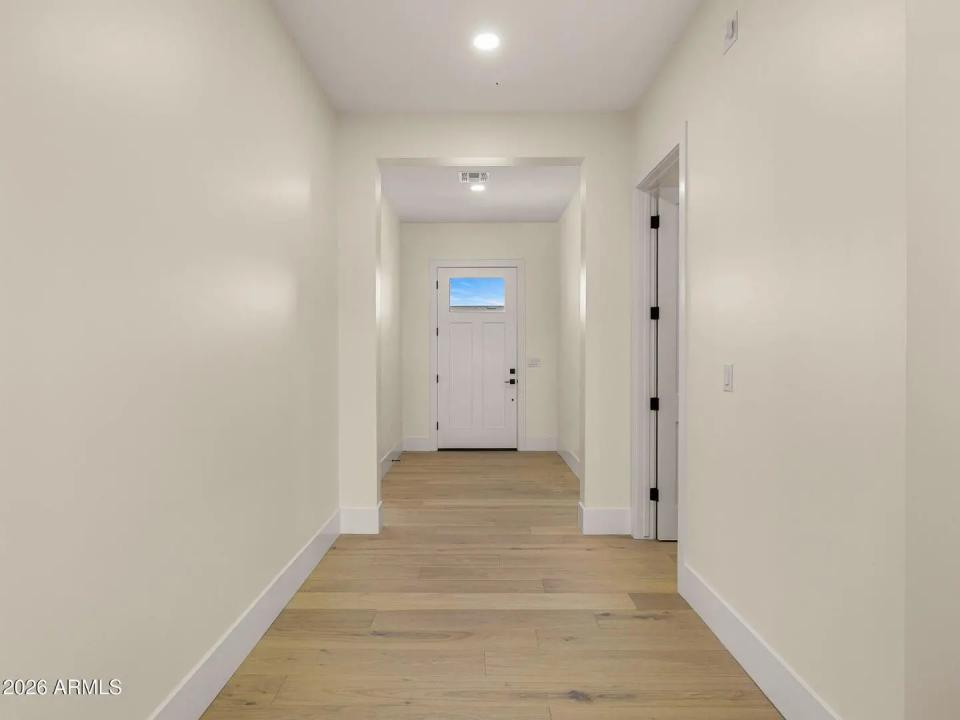 Real Estate Picture 4